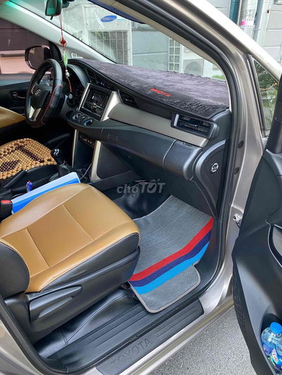 Toyota Innova 2018 2.0E - 200000 km