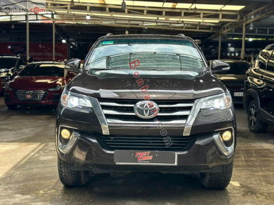Xe Toyota Fortuner 2.7V 4x2 AT 2017