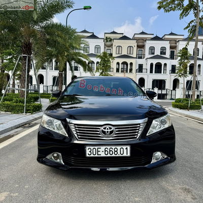 Xe Toyota Camry 2.0E 2013