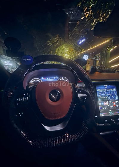 VinFast Lux SA2.0 2019 Premium 2.0 AT - 117000 km