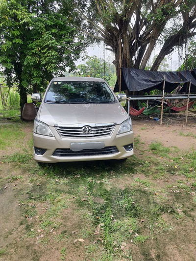 Xe toyota innova E zin-2013 MT