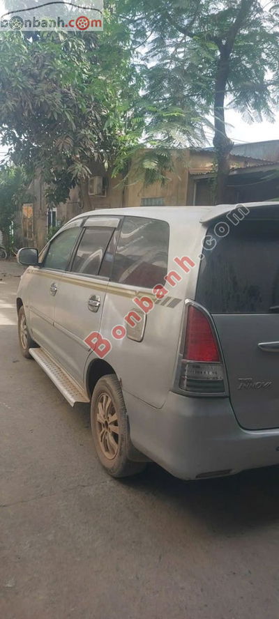 Xe Toyota Innova 2010