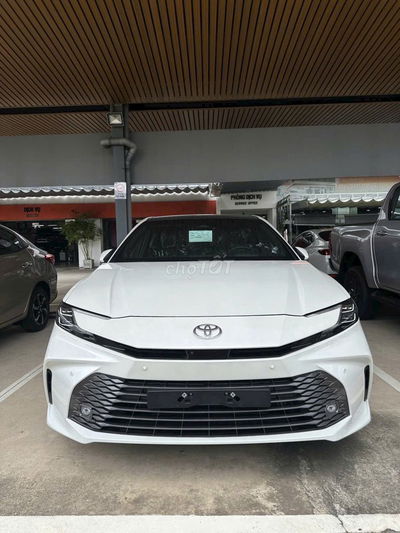 TOYOTA CAMRY 2.5 HEV TOP - TẶNG LPTB- BH- PK