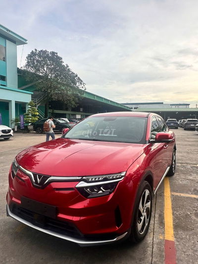 VinFast VF8S 2024 Pin CATL mới