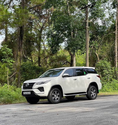 Toyota Fortuner 2022 2.4L 4x2 MT - 10000 km