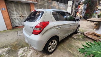 Hyundai i20 2013 màu bạc, 81000 km