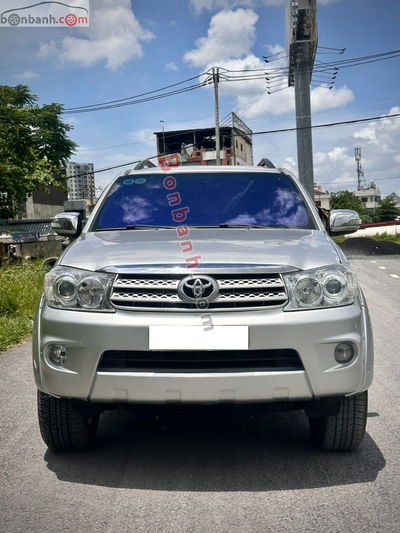 Xe Toyota Fortuner 2.7V 4x4 AT 2012