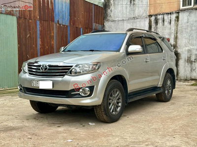 Xe Toyota Fortuner 2.7V 4x2 AT 2015