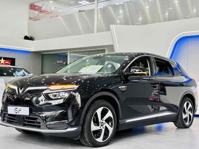 VinFast VF8 2024 S - 10 km