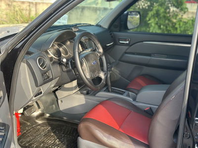 Ford Everest 2.5L ĐKi 2016 số tự động màu đen