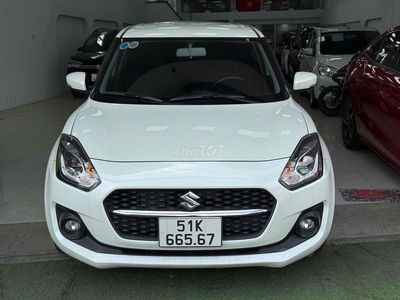 Suzuki Swift GLX 2023 màu trắng rất đẹp.