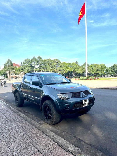 Mitsubishi Triton 2011 GLS Class 4x4 AT