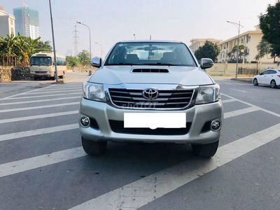 Toyota Hilux 2014 số sàn màu xám 1 cầu