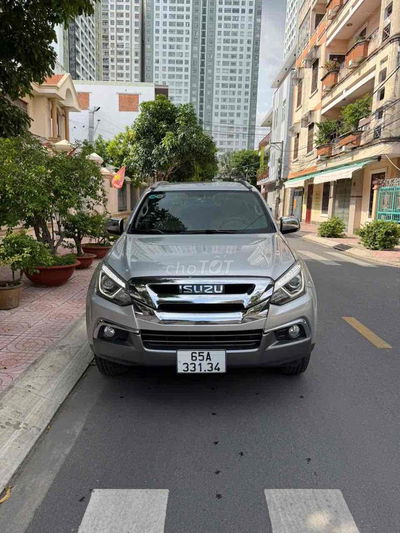 Isuzu Mu X B7 1.9 Turbo máy dầu số sàn 2022