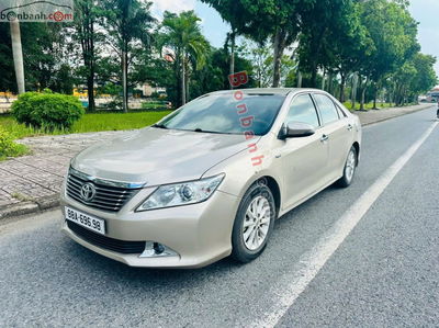 Xe Toyota Camry 2.0E 2014