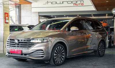 Xe Volkswagen Viloran Luxury 2023