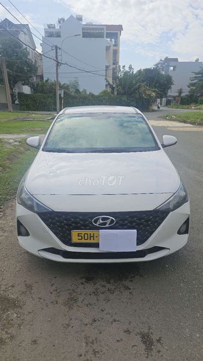 Accent trắng 2022 bản số sàn