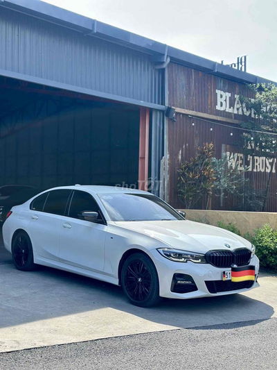 BMW 3 Series 2022 320i M Sport - 28000 km