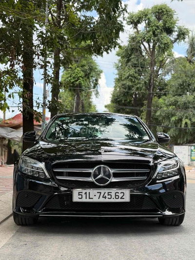 Mercedes Benz C Class 2018 C200 FOM MỚI