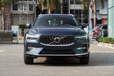 Volvo XC60 Plug-in Hybrid 2025, ưu đãi 350 triệu