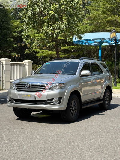 Xe Toyota Fortuner 2.7V 4x2 AT 2016