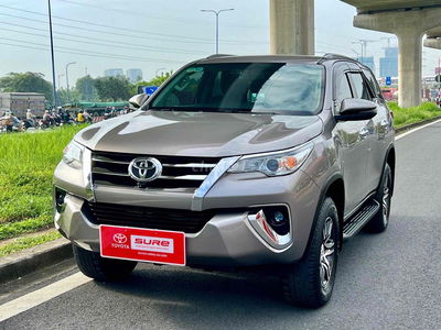 Toyota Fortuner 2018 AT máy xăng xe nhiều phụ kiện