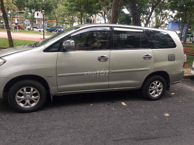 Toyota Innova 2006 J - 123456 km