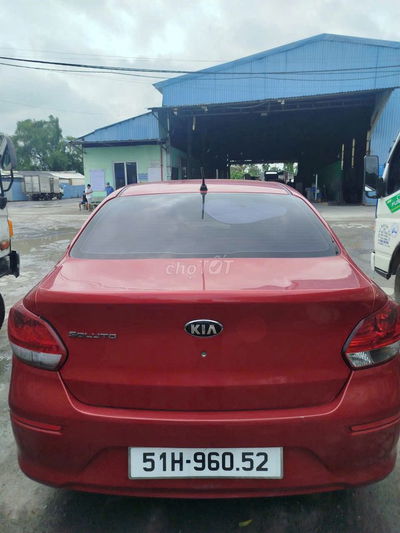 Ô tô Kia Soluto 2021 số sàn màu đỏ