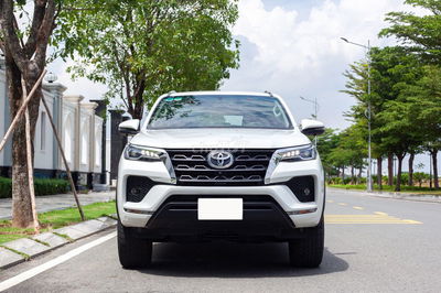 Toyota Fortuner 2.4L 4x2 AT 2022 trắng