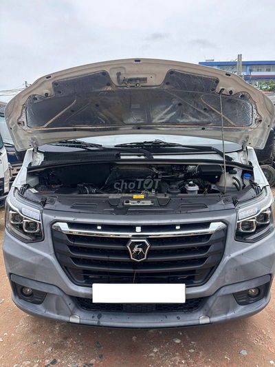 Xe tải van GAZ Sobol màu trắng, 3 chỗ 945kg 2025