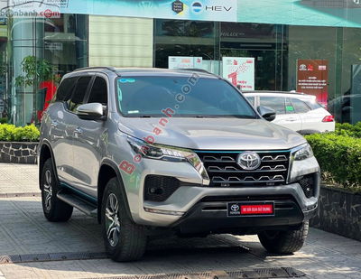 Xe Toyota Fortuner 2.4G 4x2 AT 2021