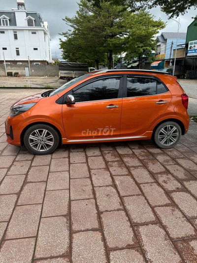 Kia Morning GT Line 2021 màu cam số tự động