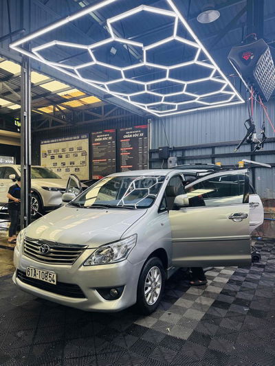 Toyota Innova 2013 2.0E - 150000 km