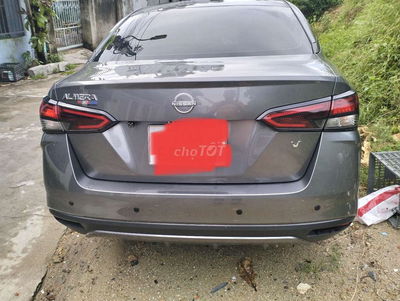 Nissan Almera V 2024 màu xám, 5 chỗ