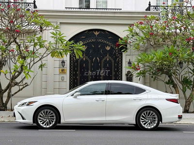 Lexus ES 2023 300h - 21000 km