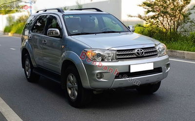 Xe Toyota Fortuner 2.7V 4x4 AT 2010
