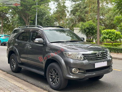 Xe Toyota Fortuner 2.7V 4x2 AT 2015