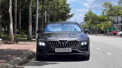 VinFast Lux A2.0 2019 Premium 2.0 AT - 77000 km