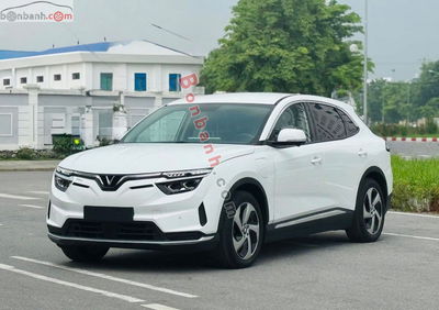 Xe VinFast VF8 S 2024