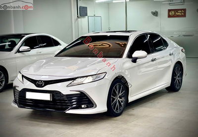 Xe Toyota Camry 2.0Q 2022
