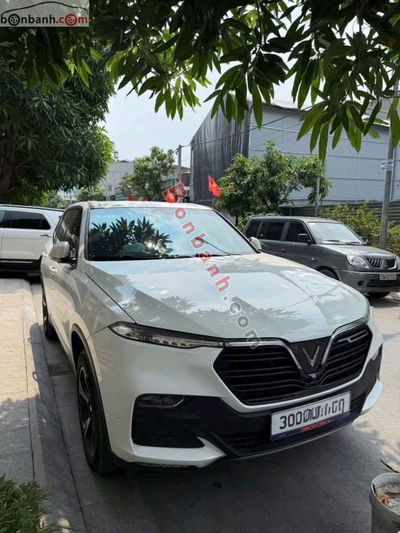 Xe VinFast Lux SA 2.0 Base 2.0 AT 2020