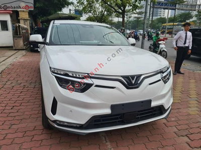 Xe VinFast VF8 Eco 2025