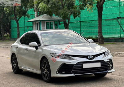 Xe Toyota Camry 2.0Q 2024
