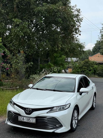 Toyota Camry 2019 2.0G