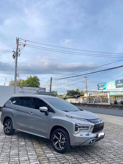 Xpander Premium Bạc MY25 - ODO 8km - Giá Hời