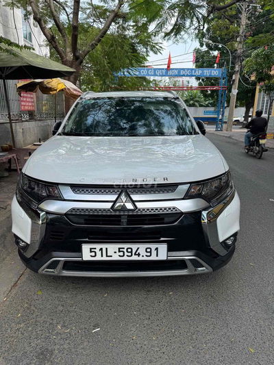 Mitsubishi Outlander 2019 2.4 CVT Premium - 42000