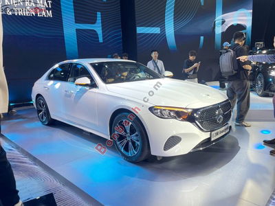 Xe Mercedes Benz E class E200 Avantgarde 2025
