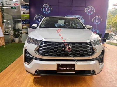 Xe Toyota Innova Cross HEV 2.0 CVT 2025