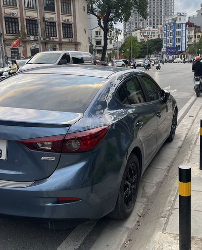 Mazda 3 đời 2018 màu xanh, 100.000 km