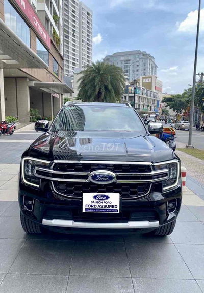Everest Titanium Chỉ 4.500km Xe Bán Tại Hãng Ford